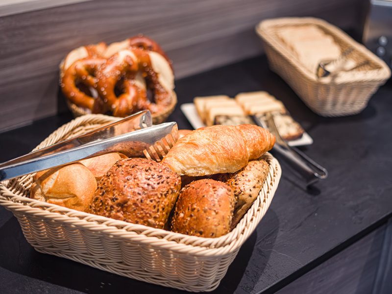 smarthotel-gallmersgarten_breakfast-bread-basket