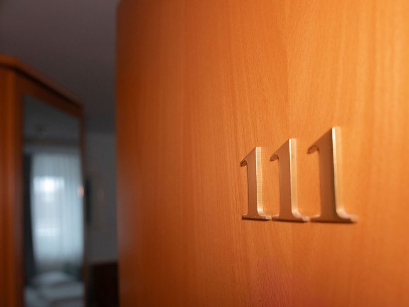 smarthotel-gallmersgarten_zimmertuer